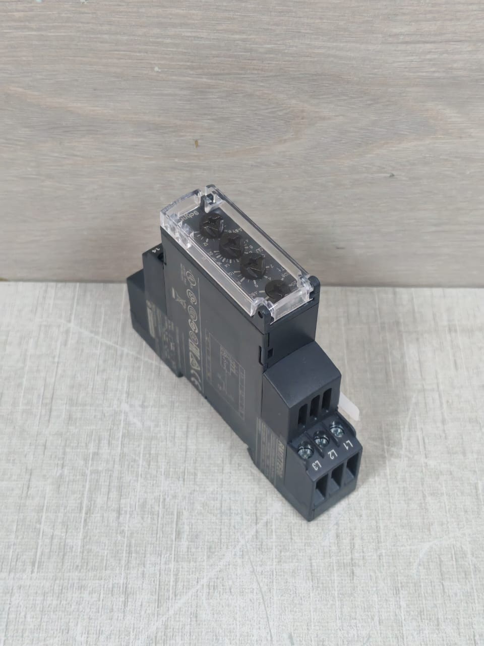 Schneider Electric RM17TE00 ZELIO SCHNEIDER ELECTRIC RM17TE00 MULTIFUNCTION CONTROL RELAY 5