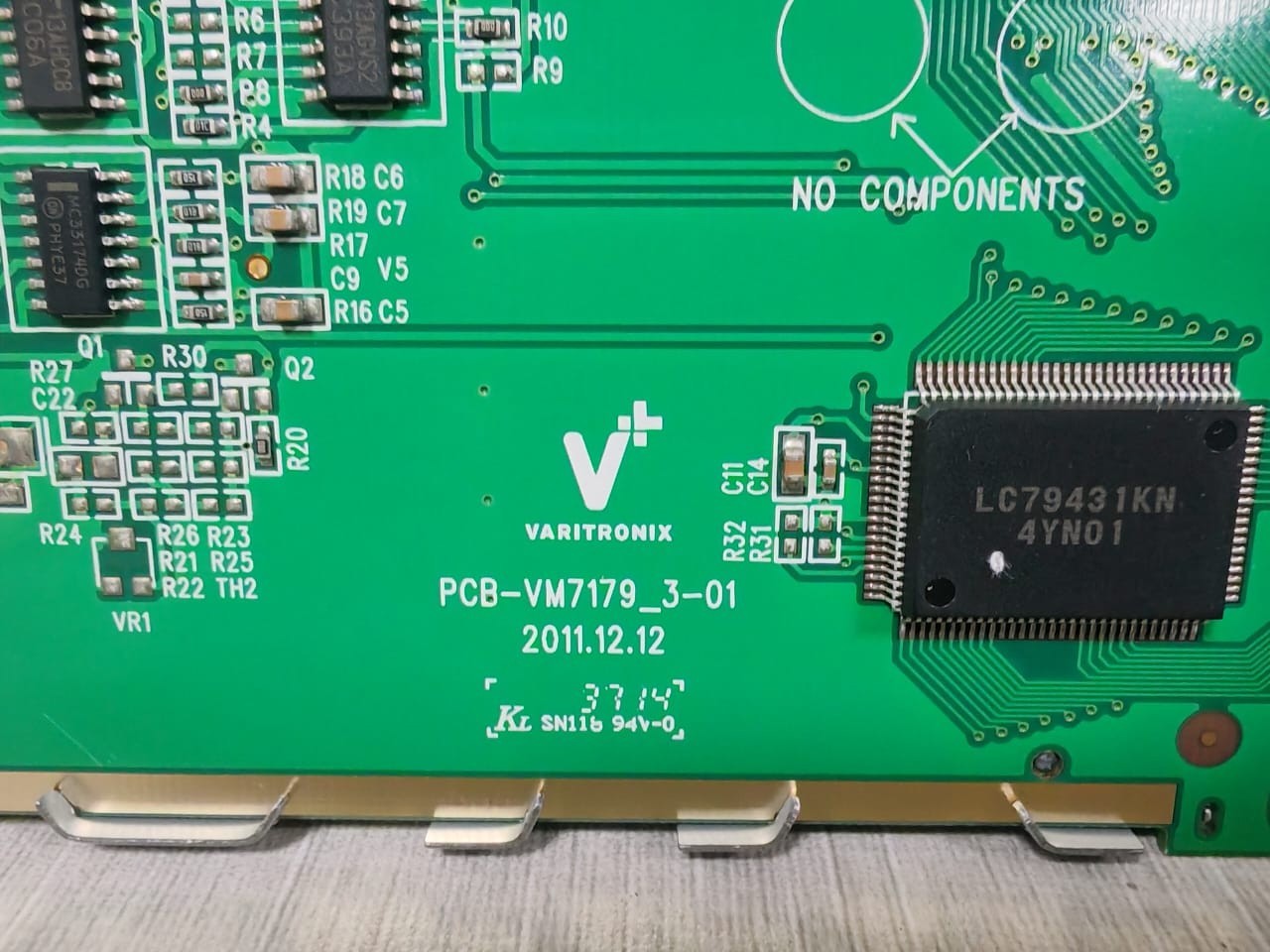 LCD PCB-VM7179_3-01 VARITRONIX PCB-VM7179_3-01 LCD DISPLAY SCREEN PANEL 3