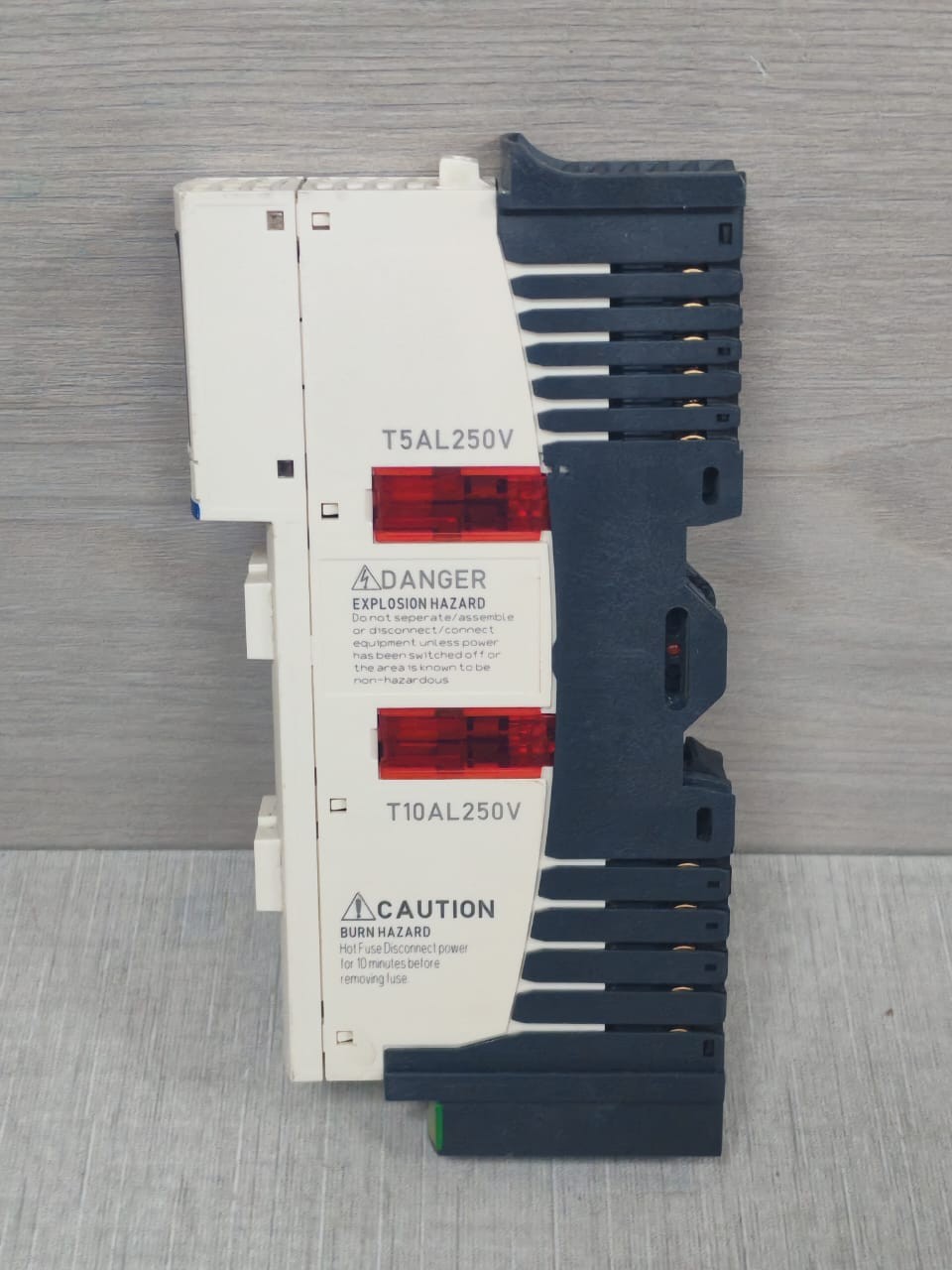Schneider Electric PV-03 Schneider Electric STBPDT3100 PV:03 RL:13 with Advantys STB XBA 2200 Base 8