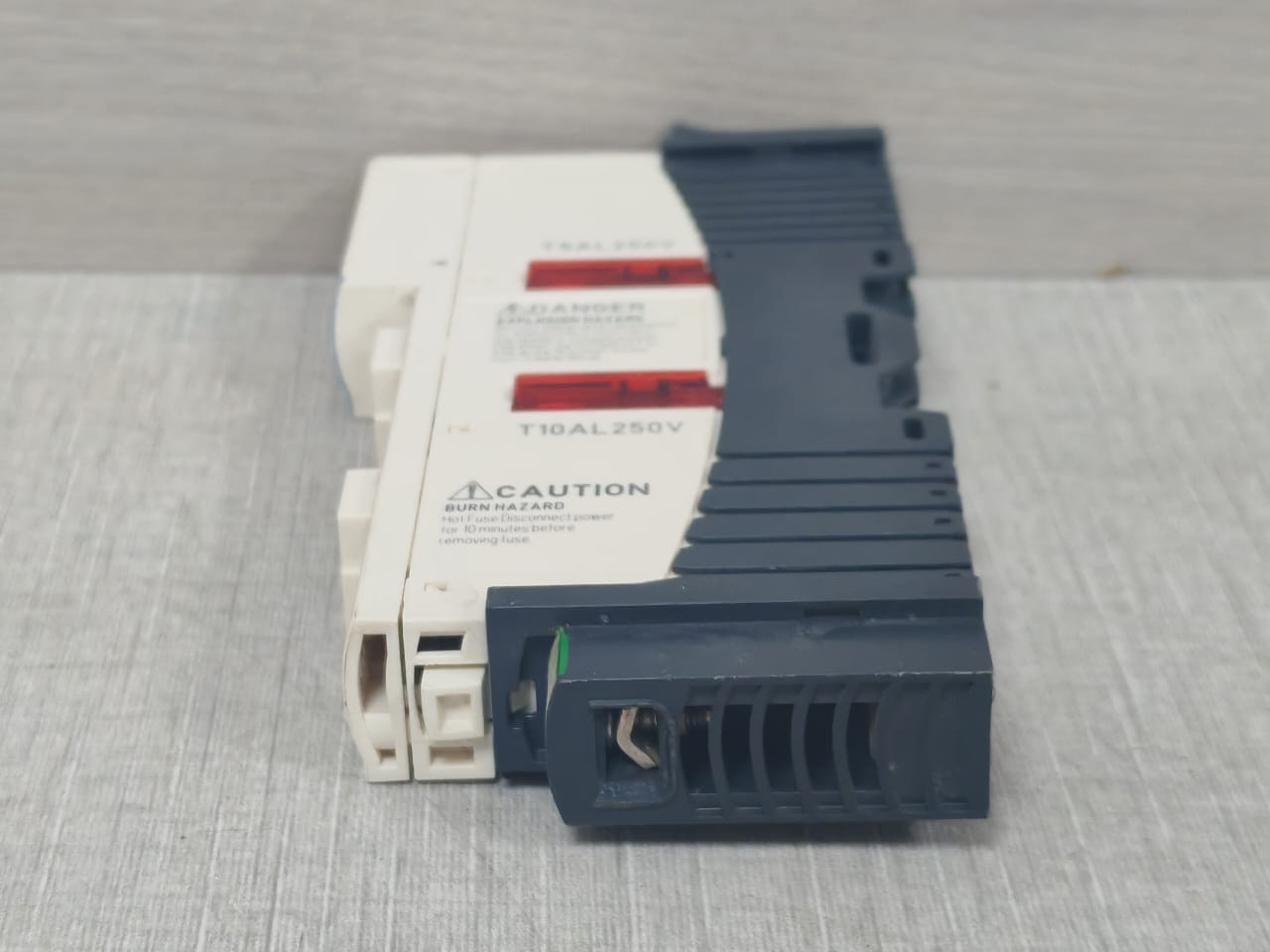 Schneider Electric PV-03 Schneider Electric STBPDT3100 PV:03 RL:13 with Advantys STB XBA 2200 Base 9