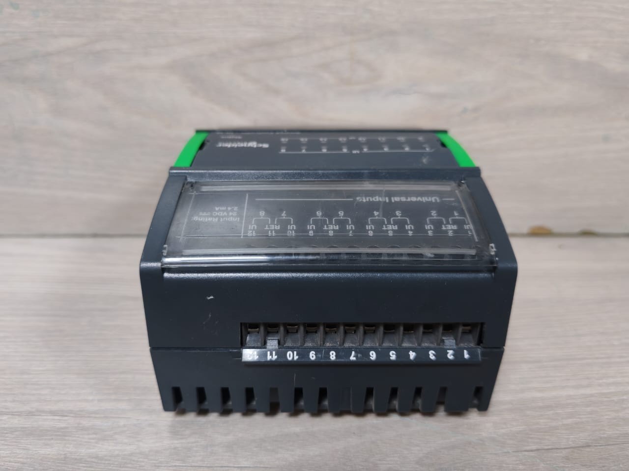 Schneider Electric UI-16 Schneider Electric UI-16 SmartX Controller SXWUI16XX10001 with TB-I/O-W1 Base 10