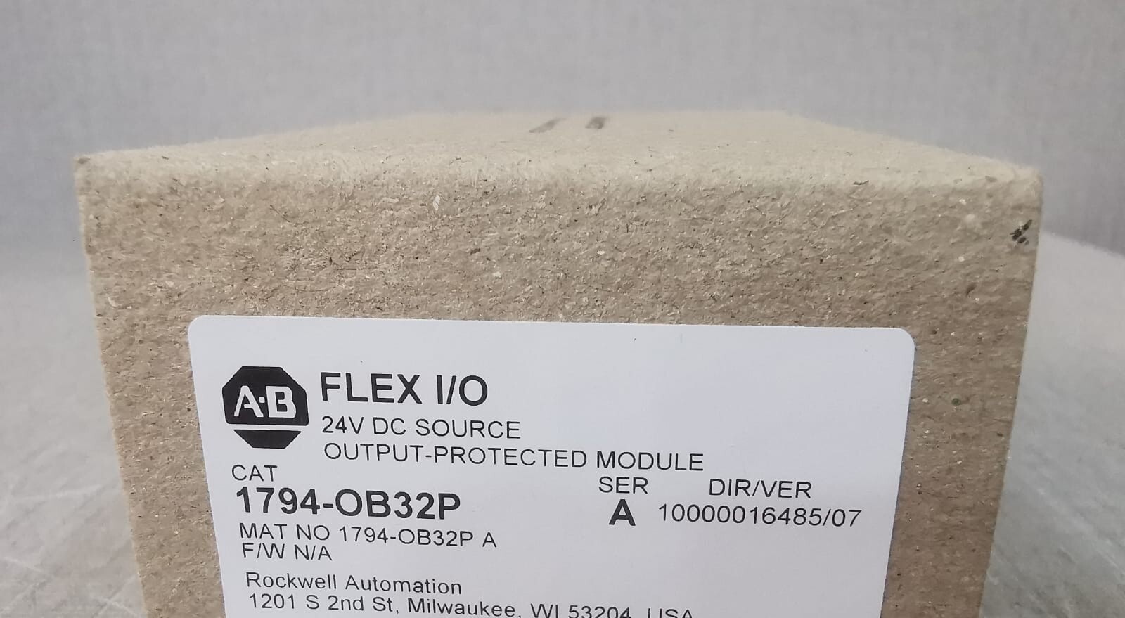 Rockwell Automation 1794-OB32P Allen-Bradley 1794-OB32P SER A Flex I/O 24V DC Output-Protected Module 2