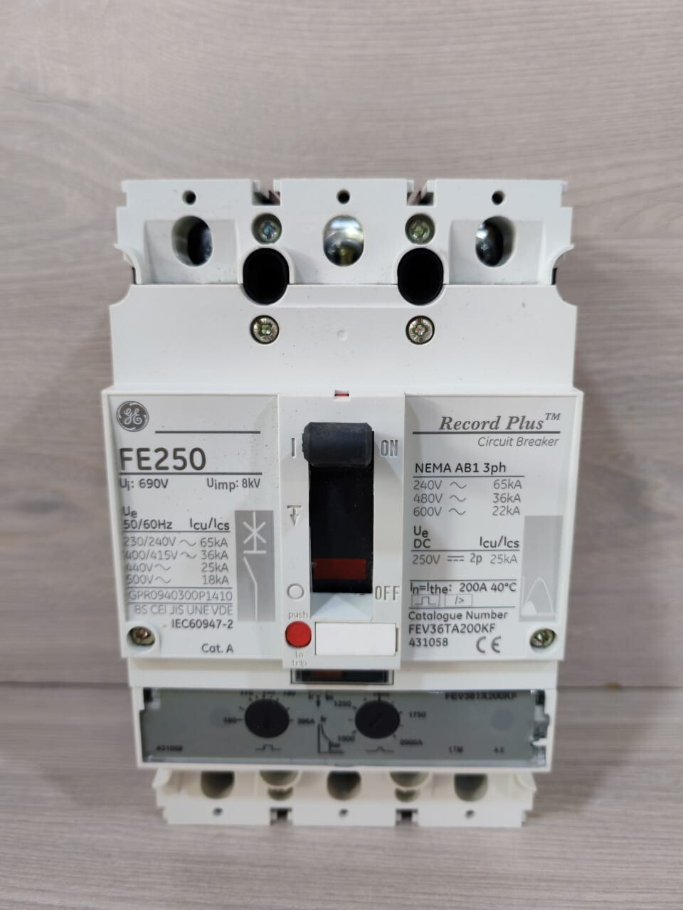 GE FE250 GENERAL ELECTRIC FE250 RECORD PLUS CIRCUIT BREAKER FEV36TA200KF 2