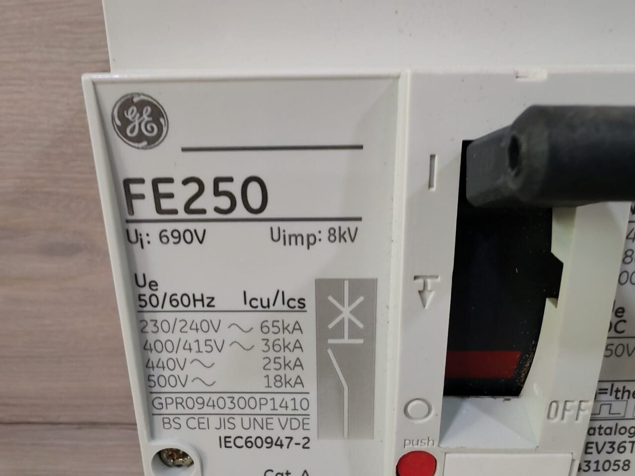 GE FE250 GENERAL ELECTRIC FE250 RECORD PLUS CIRCUIT BREAKER FEV36TA200KF 3