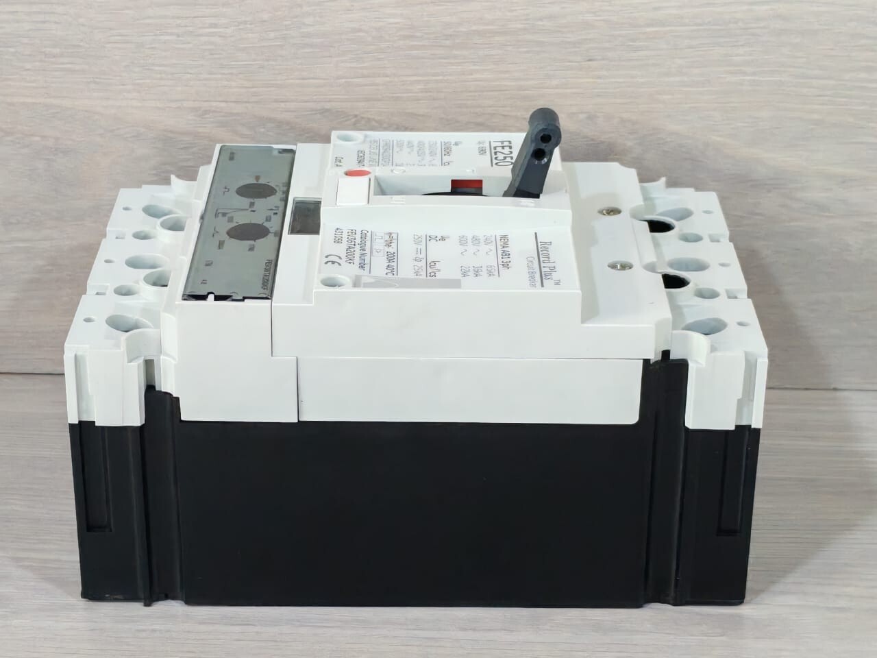 GE FE250 GENERAL ELECTRIC FE250 RECORD PLUS CIRCUIT BREAKER FEV36TA200KF 6
