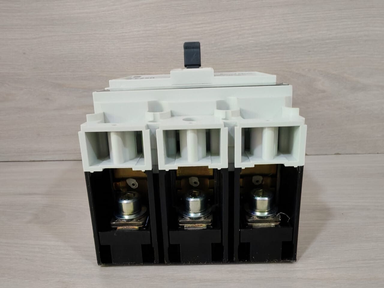 GE FE250 GENERAL ELECTRIC FE250 RECORD PLUS CIRCUIT BREAKER FEV36TA200KF 8