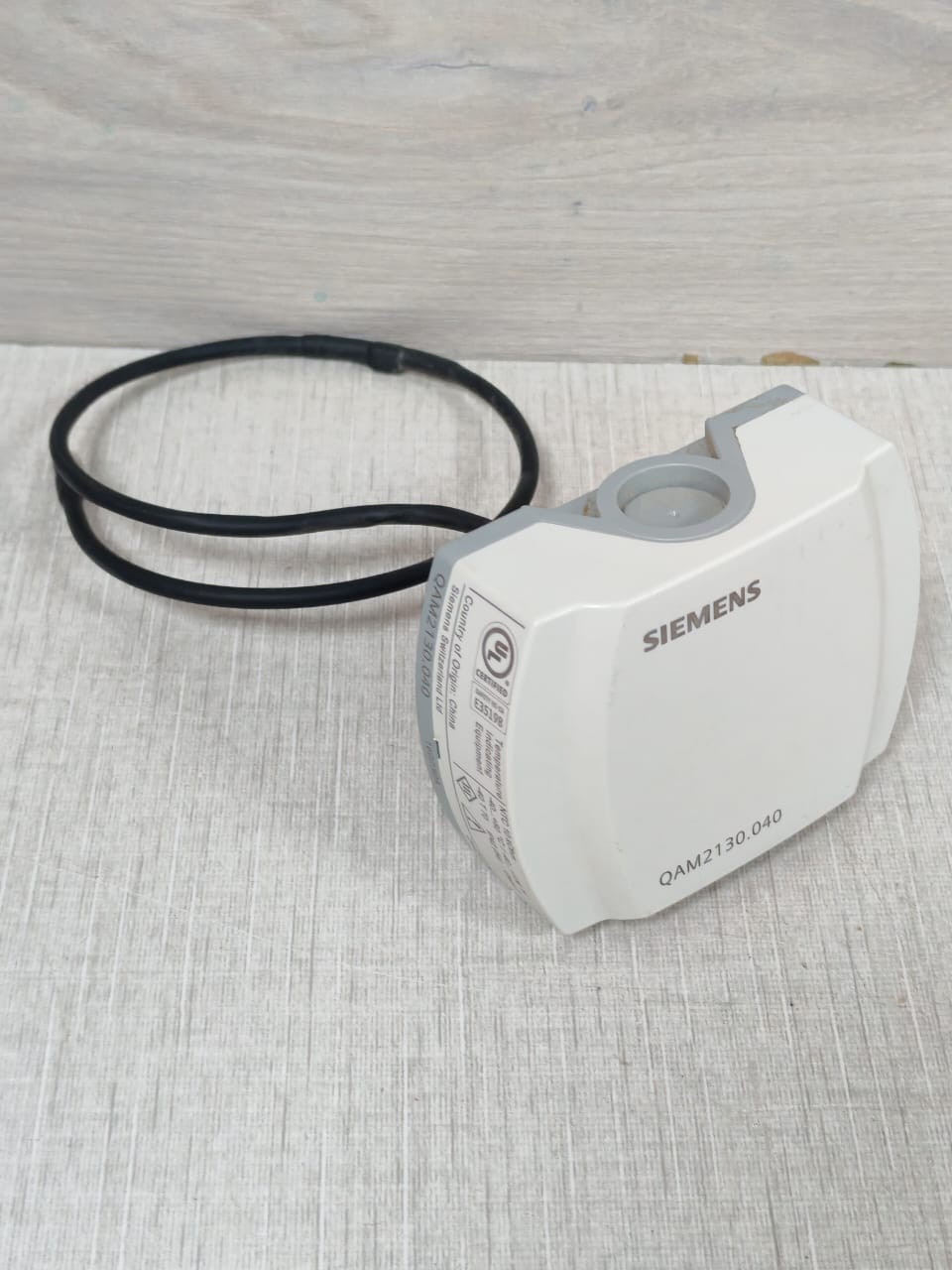 Siemens QAM2130.040 SIEMENS QAM2130.040 DUCT SENSOR LG - WITH DIRTY BOX 4