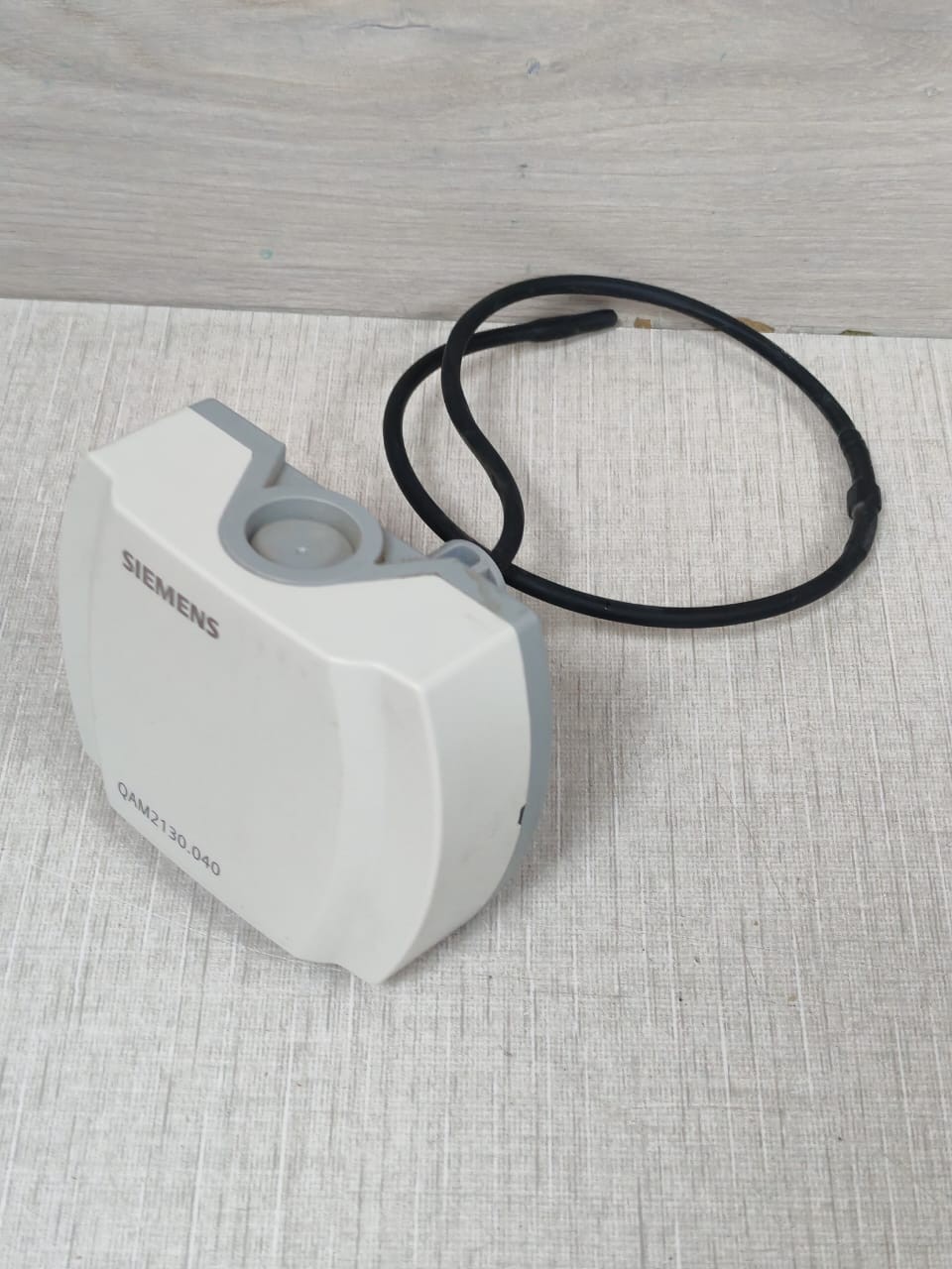 Siemens QAM2130.040 SIEMENS QAM2130.040 DUCT SENSOR LG - WITH DIRTY BOX 5