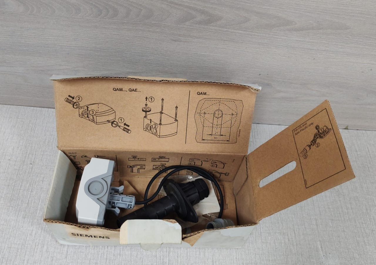 Siemens QAM2130.040 SIEMENS QAM2130.040 DUCT SENSOR LG - WITH DIRTY BOX 10