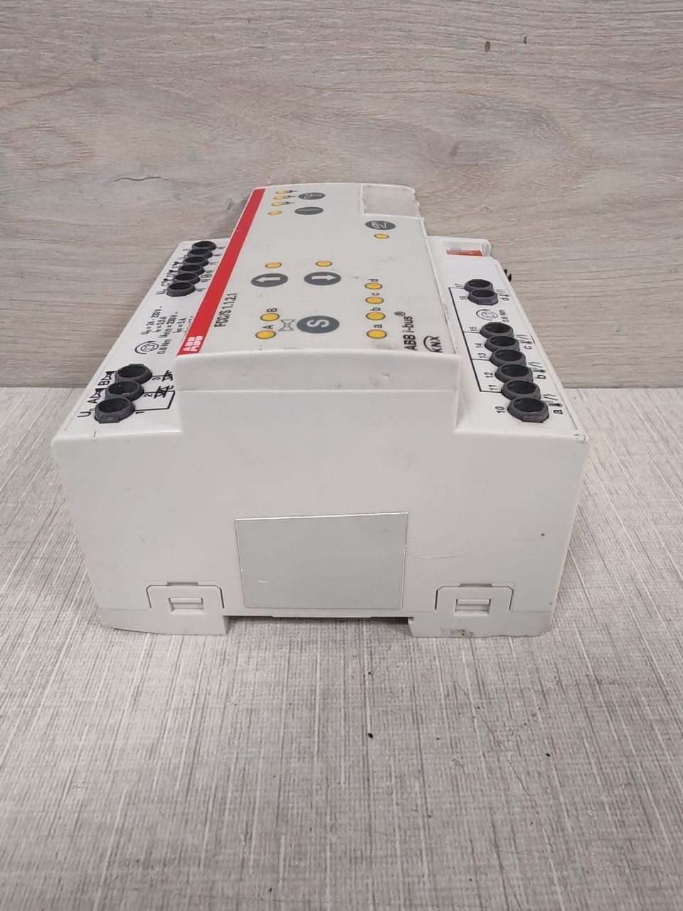 ABB 2CDG110211R0011 ABB FCC/S1.1.2.1 Fan Coil Controller 2CDG110211R0011 4