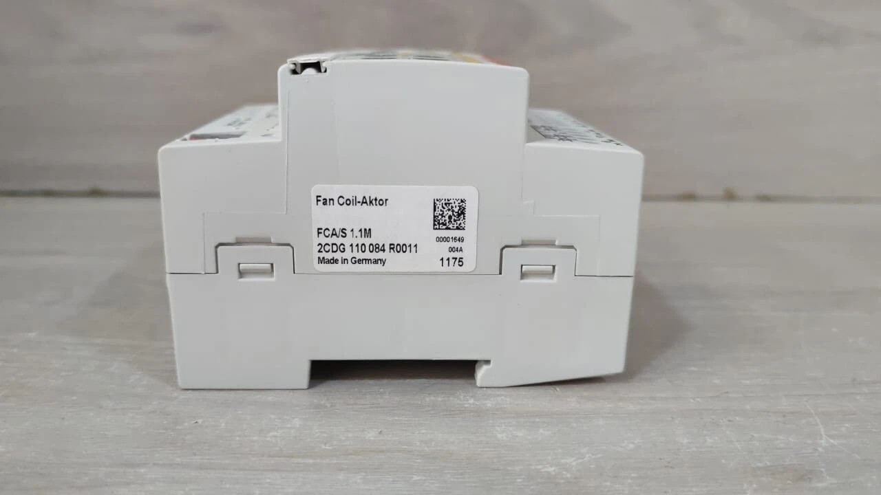 ABB R00011 ABB FCA/S 1.1M 2CDG 110 084 R00011 FAN COIL ACTUATOR - WITH DIRTY BOX 9