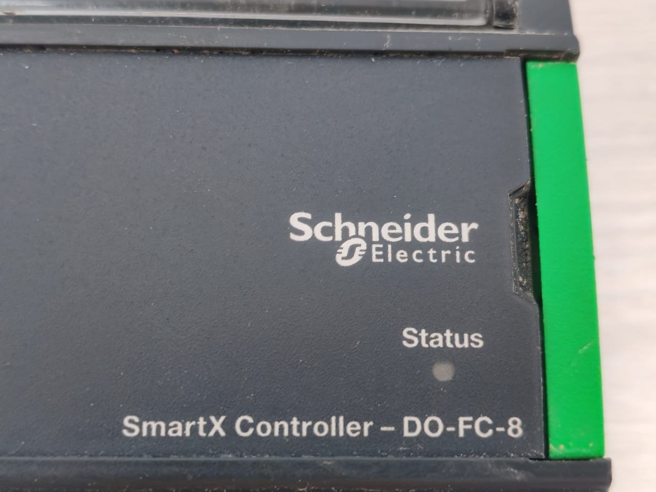 Schneider Electric SXWDOC8XX10001 Schneider Electric DO-FC-8 SmartX Controller SXWDOC8XX10001 with TB-I/O-W1 Base 2