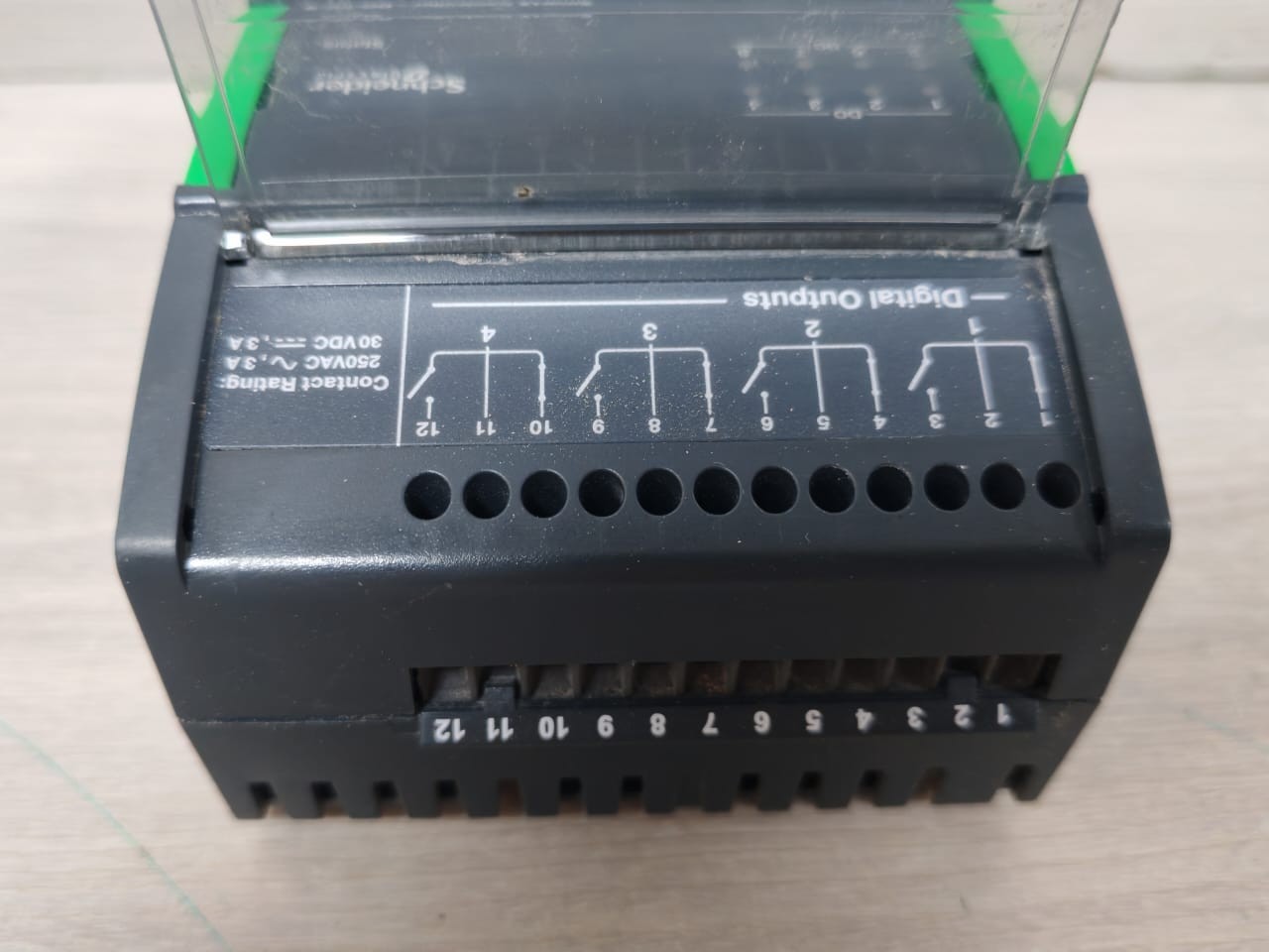 Schneider Electric SXWDOC8XX10001 Schneider Electric DO-FC-8 SmartX Controller SXWDOC8XX10001 with TB-I/O-W1 Base 4
