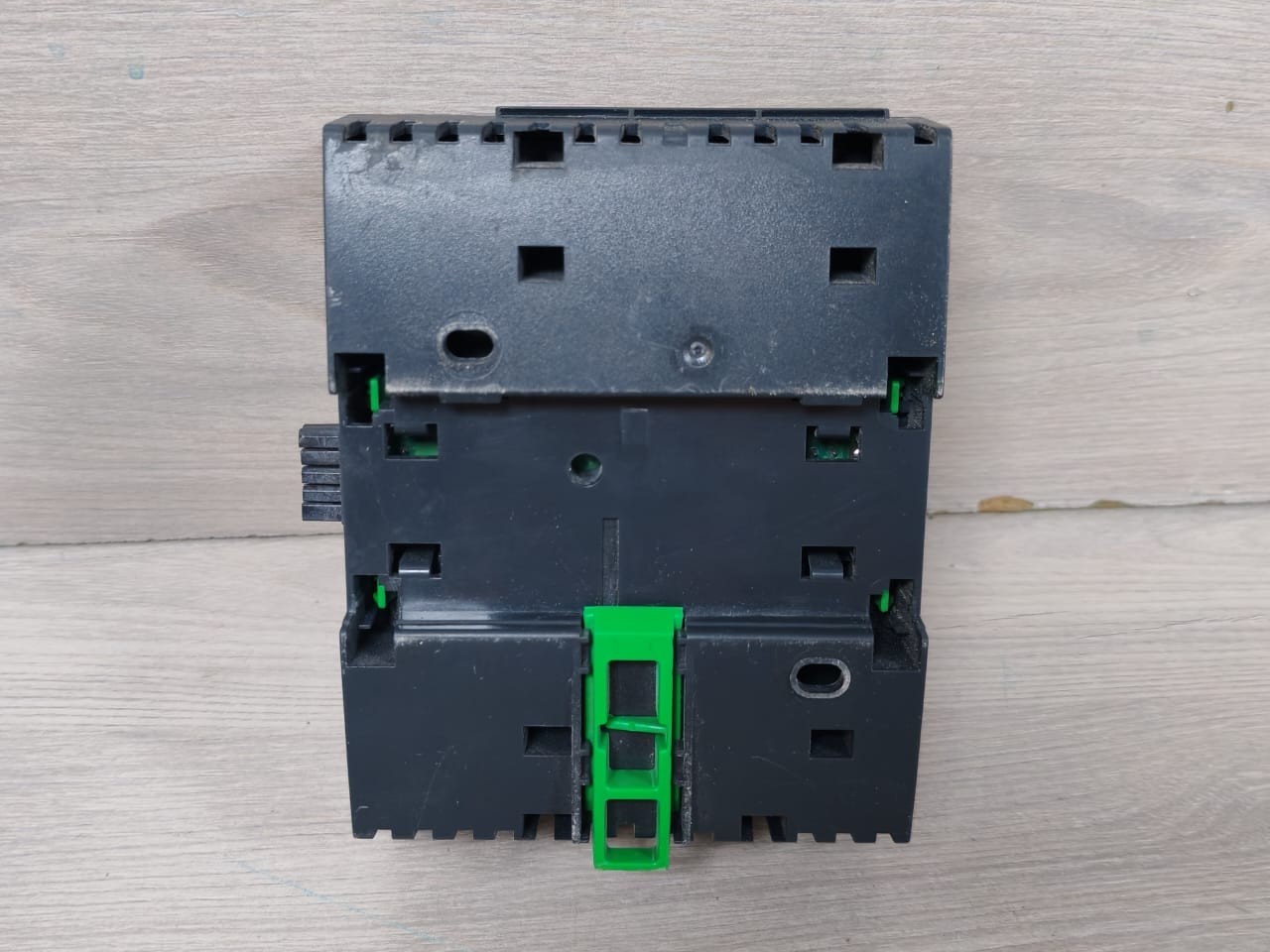 Schneider Electric SXWDOC8XX10001 Schneider Electric DO-FC-8 SmartX Controller SXWDOC8XX10001 with TB-I/O-W1 Base 8