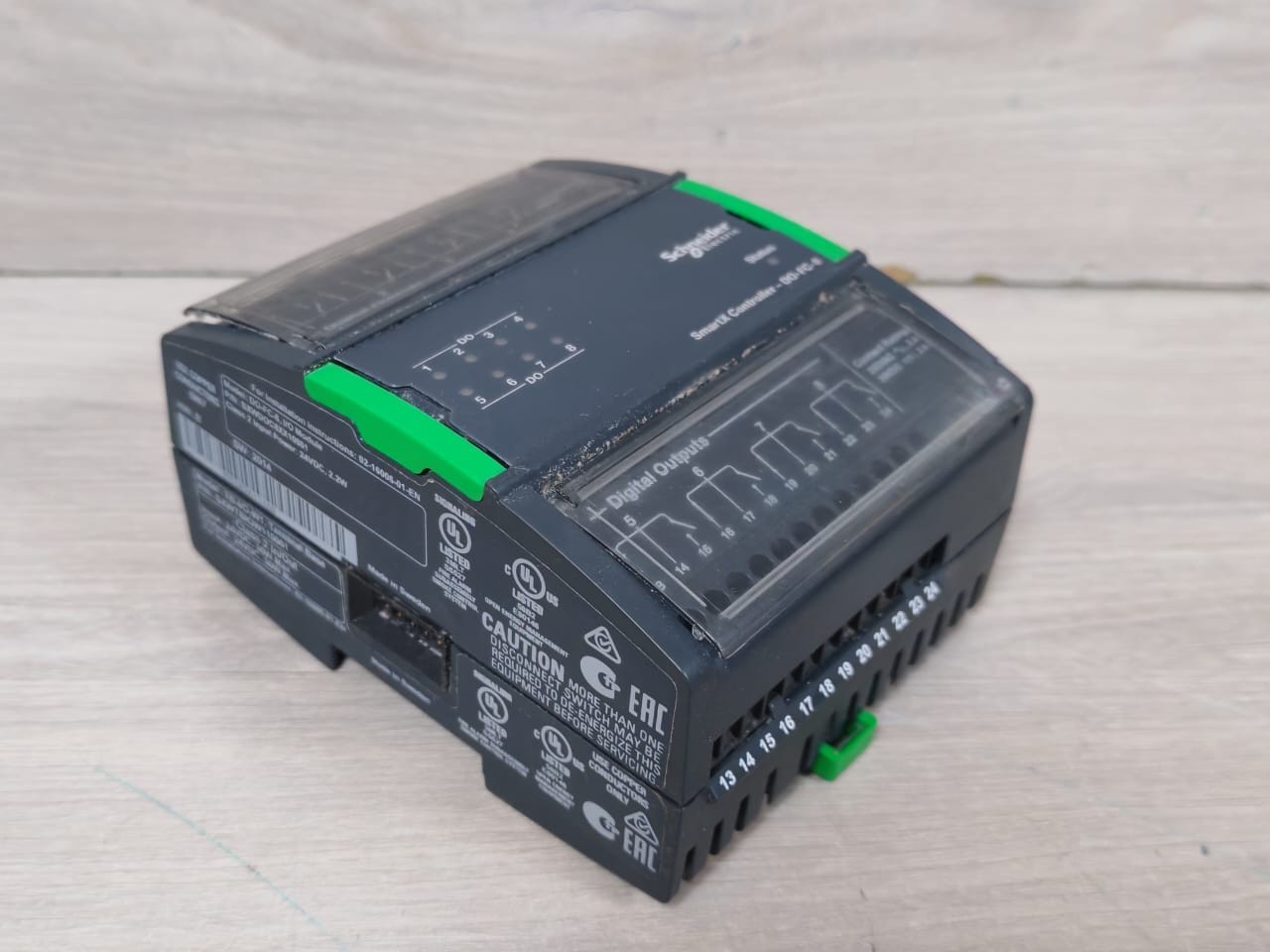 Schneider Electric SXWDOC8XX10001 Schneider Electric DO-FC-8 SmartX Controller SXWDOC8XX10001 with TB-I/O-W1 Base 10