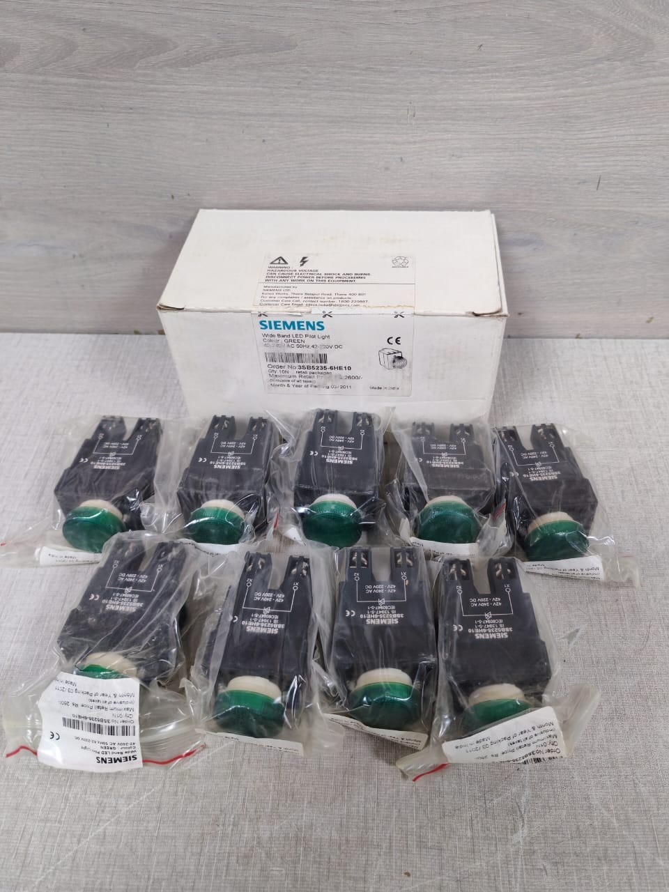 Siemens 3SB5235-6HE10 SIEMENS 3SB5235-6HE10 GREEN BROADBAND LED PILOT LIGHT (1 BOX 9 PCS) 9