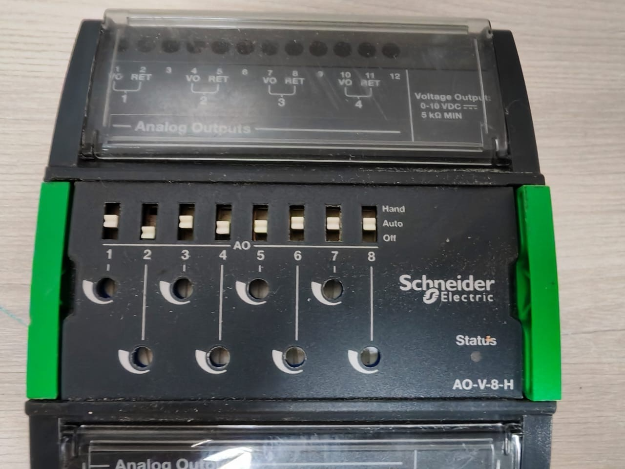 Schneider Electric SXWAOV8HX10001 Schneider Electric AO-V-8-H I/O Module SXWAOV8HX10001 24vdc - No Socket 2