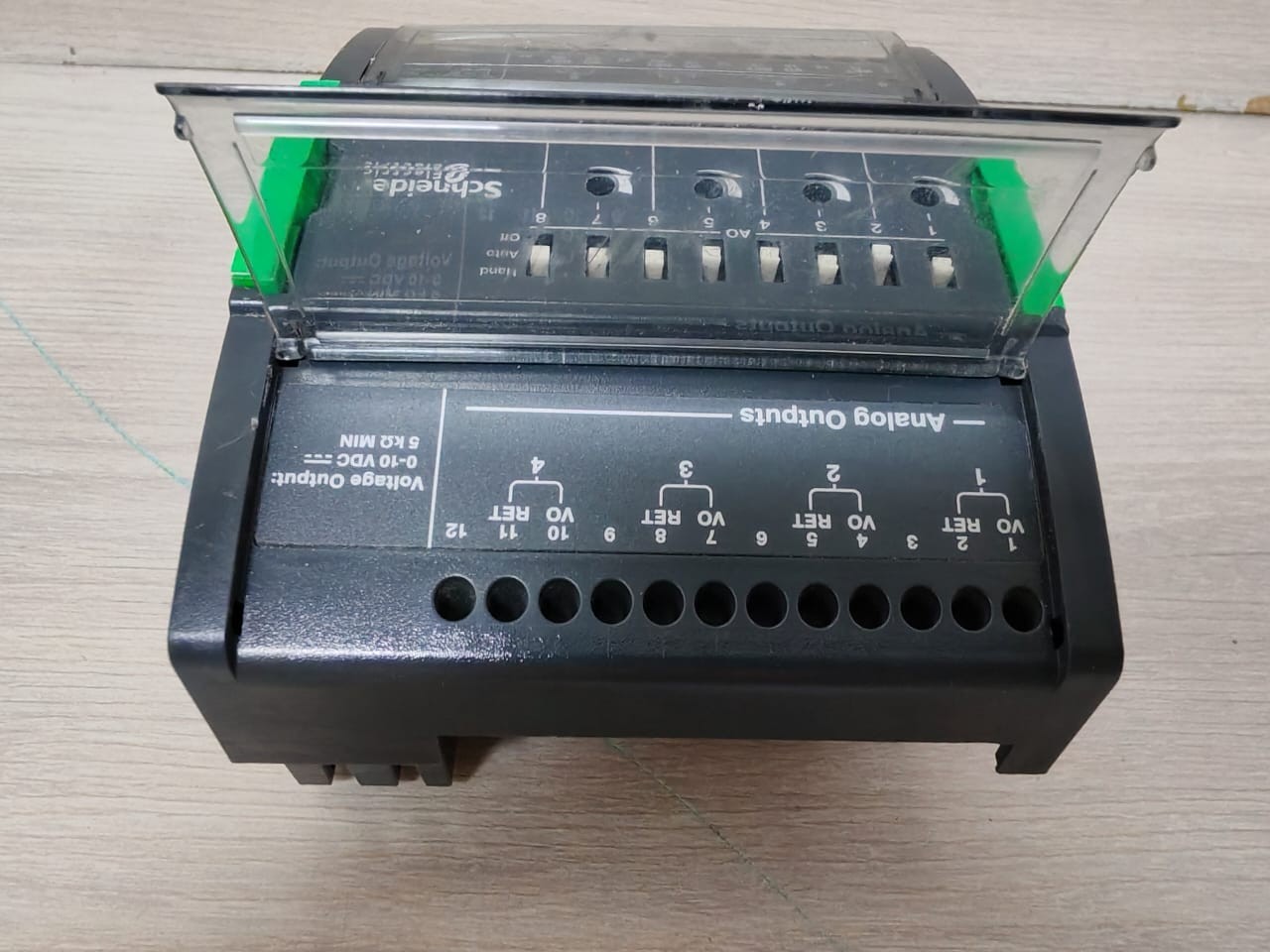 Schneider Electric SXWAOV8HX10001 Schneider Electric AO-V-8-H I/O Module SXWAOV8HX10001 24vdc - No Socket 3