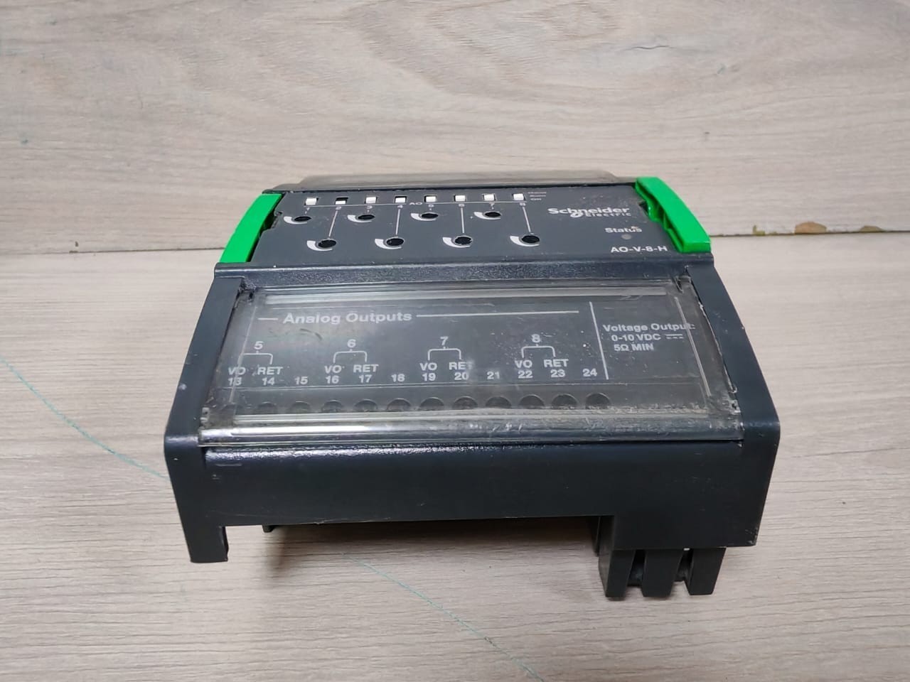 Schneider Electric SXWAOV8HX10001 Schneider Electric AO-V-8-H I/O Module SXWAOV8HX10001 24vdc - No Socket 5