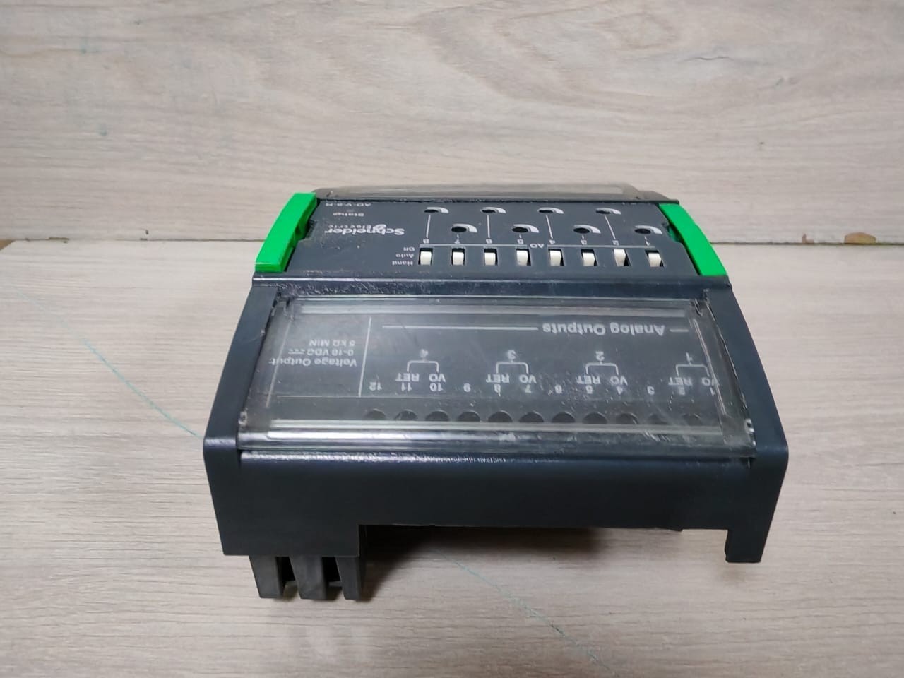 Schneider Electric SXWAOV8HX10001 Schneider Electric AO-V-8-H I/O Module SXWAOV8HX10001 24vdc - No Socket 8