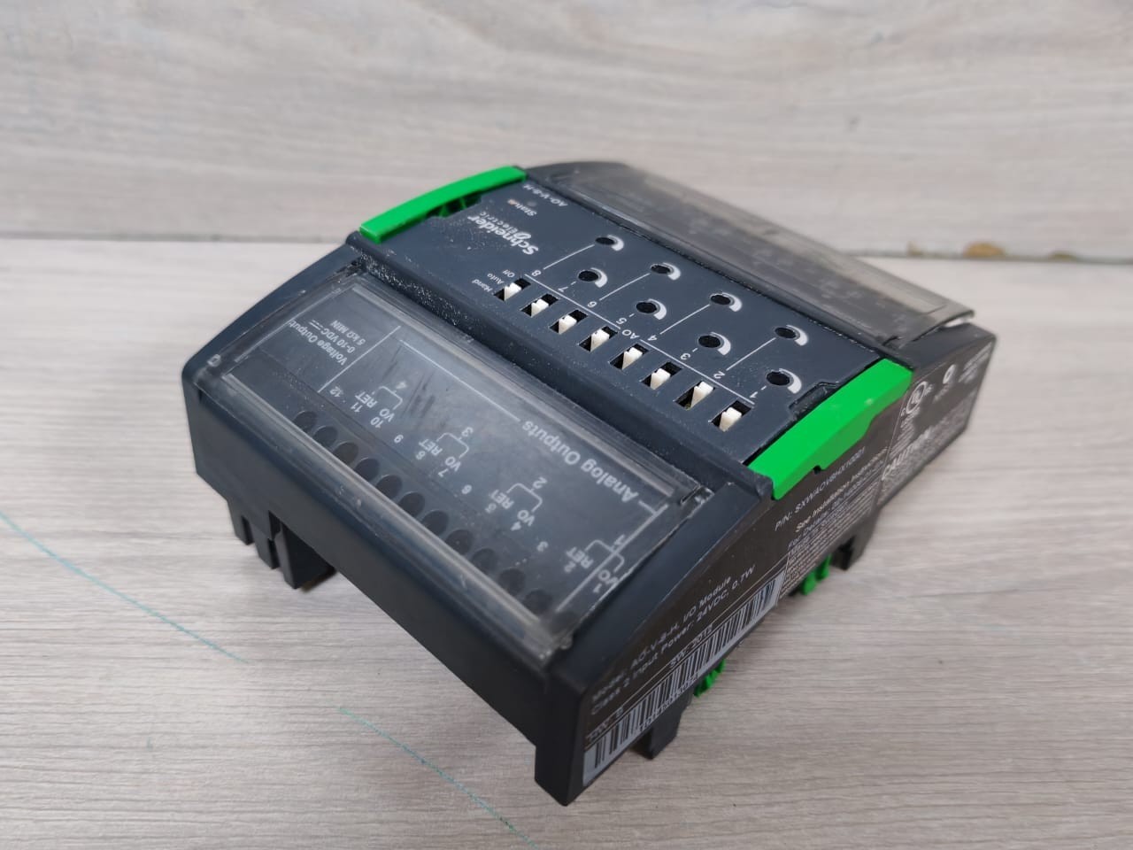 Schneider Electric SXWAOV8HX10001 Schneider Electric AO-V-8-H I/O Module SXWAOV8HX10001 24vdc - No Socket 10
