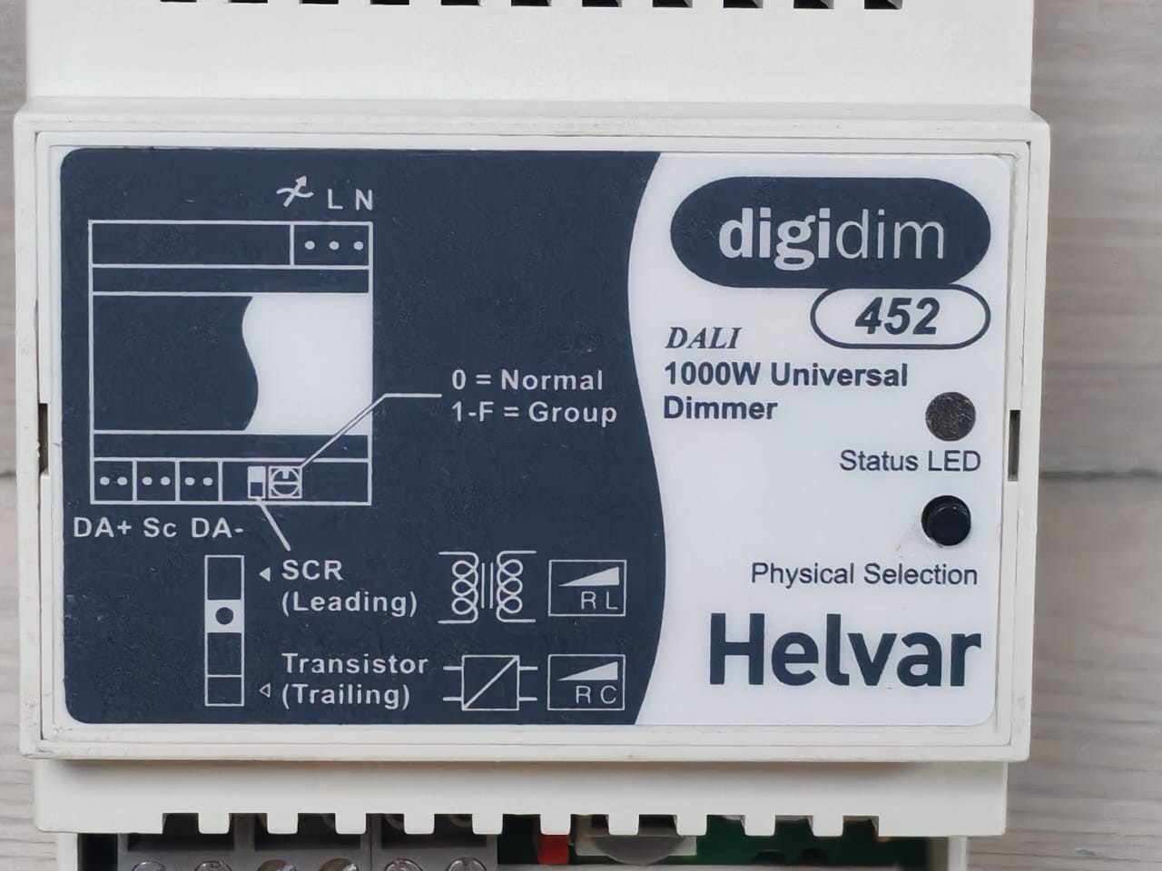 Helvar 452 Helvar 452 DALI 1000W Universal Dimmer B/W V4.01 Rev.11 2