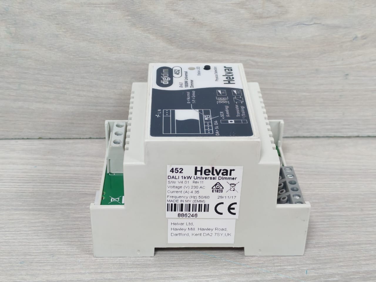 Helvar 452 Helvar 452 DALI 1000W Universal Dimmer B/W V4.01 Rev.11 4
