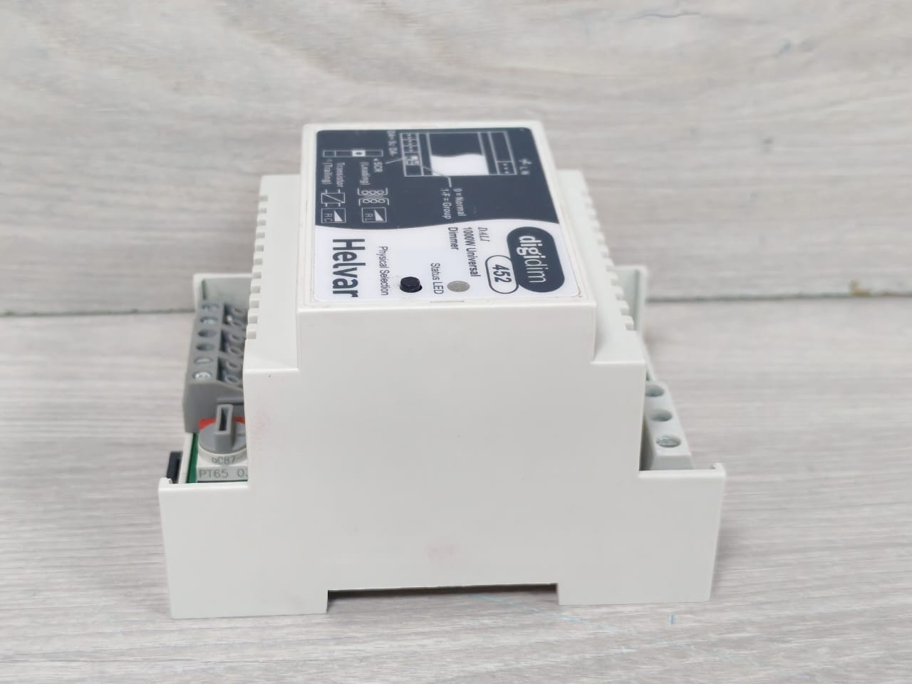 Helvar 452 Helvar 452 DALI 1000W Universal Dimmer B/W V4.01 Rev.11 5