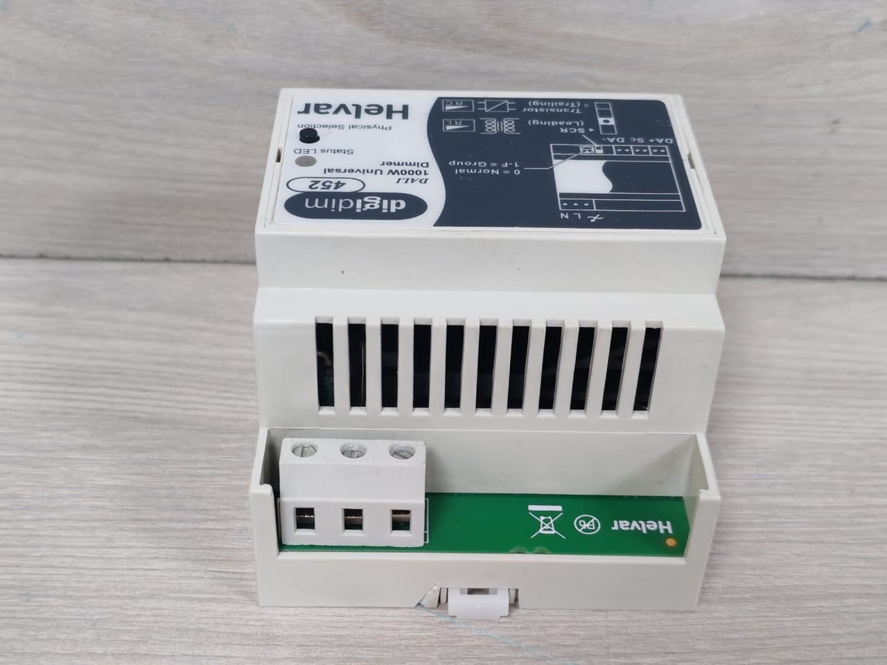 Helvar 452 Helvar 452 DALI 1000W Universal Dimmer B/W V4.01 Rev.11 6