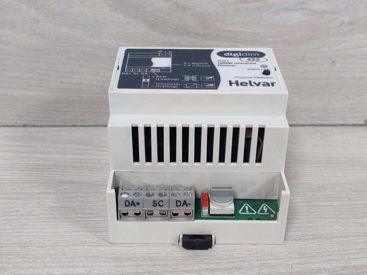 Helvar 452 Helvar 452 DALI 1000W Universal Dimmer B/W V4.01 Rev.11 7