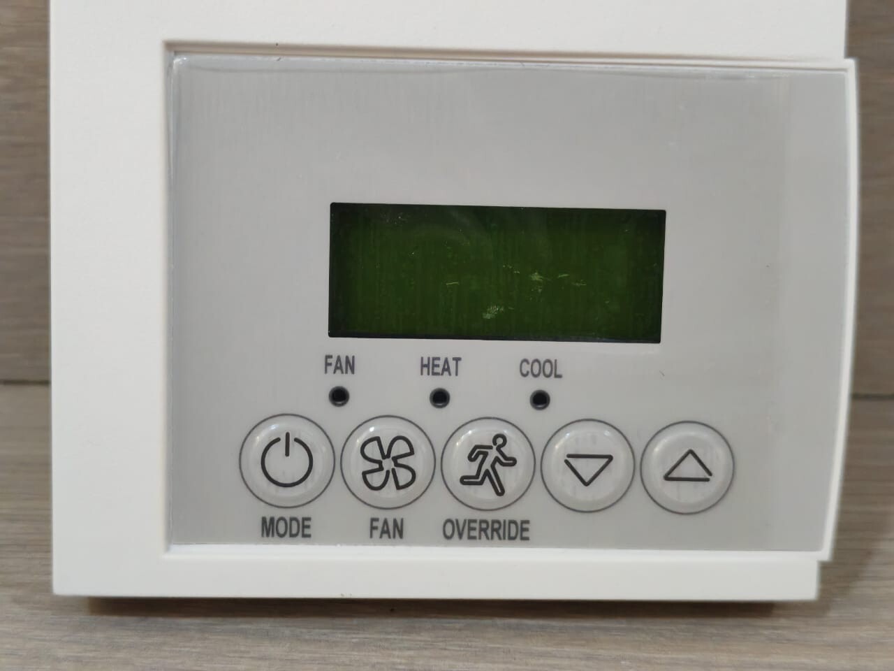 Schneider Electric SE7300F5045B SCHNEIDER ELECTRIC SE7300F5045B ROOM CONTROLLER - BACNET FAN COIL APPLICATION 3
