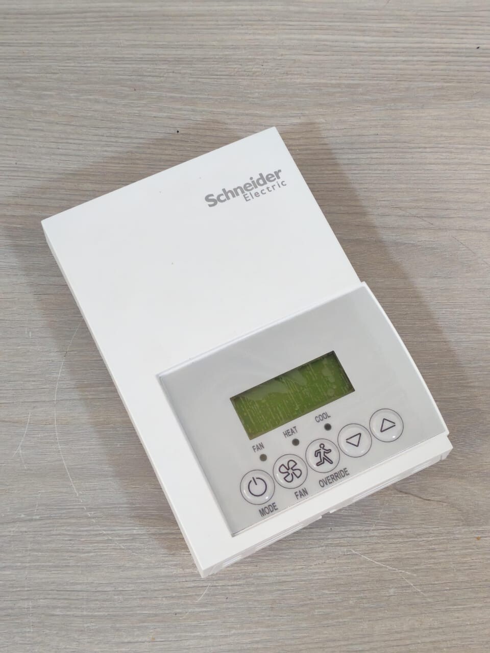 Schneider Electric SE7300F5045B SCHNEIDER ELECTRIC SE7300F5045B ROOM CONTROLLER - BACNET FAN COIL APPLICATION 4