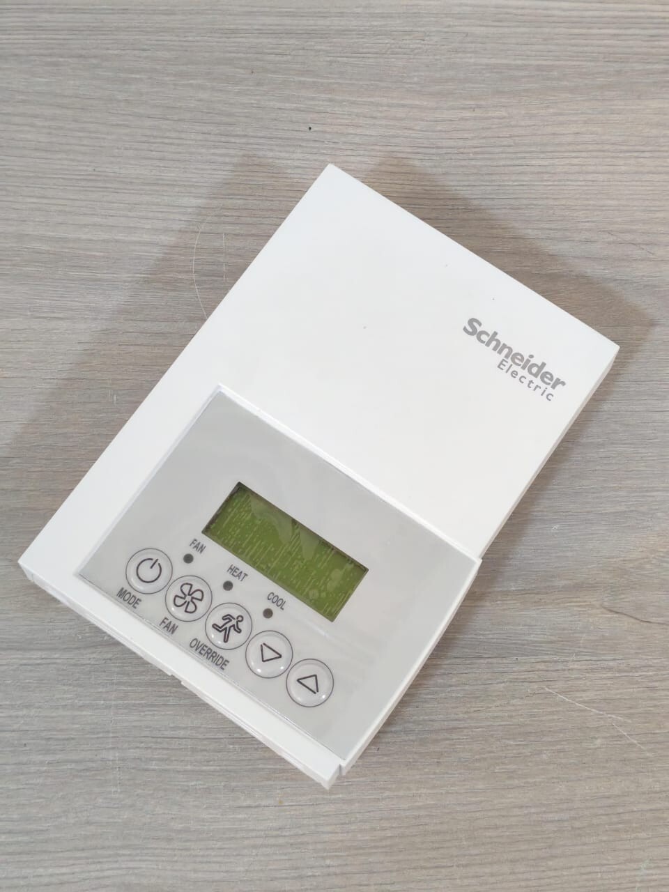 Schneider Electric SE7300F5045B SCHNEIDER ELECTRIC SE7300F5045B ROOM CONTROLLER - BACNET FAN COIL APPLICATION 5