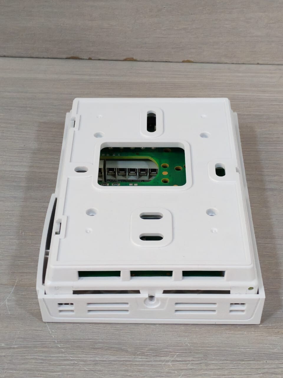 Schneider Electric SE7300F5045B SCHNEIDER ELECTRIC SE7300F5045B ROOM CONTROLLER - BACNET FAN COIL APPLICATION 10