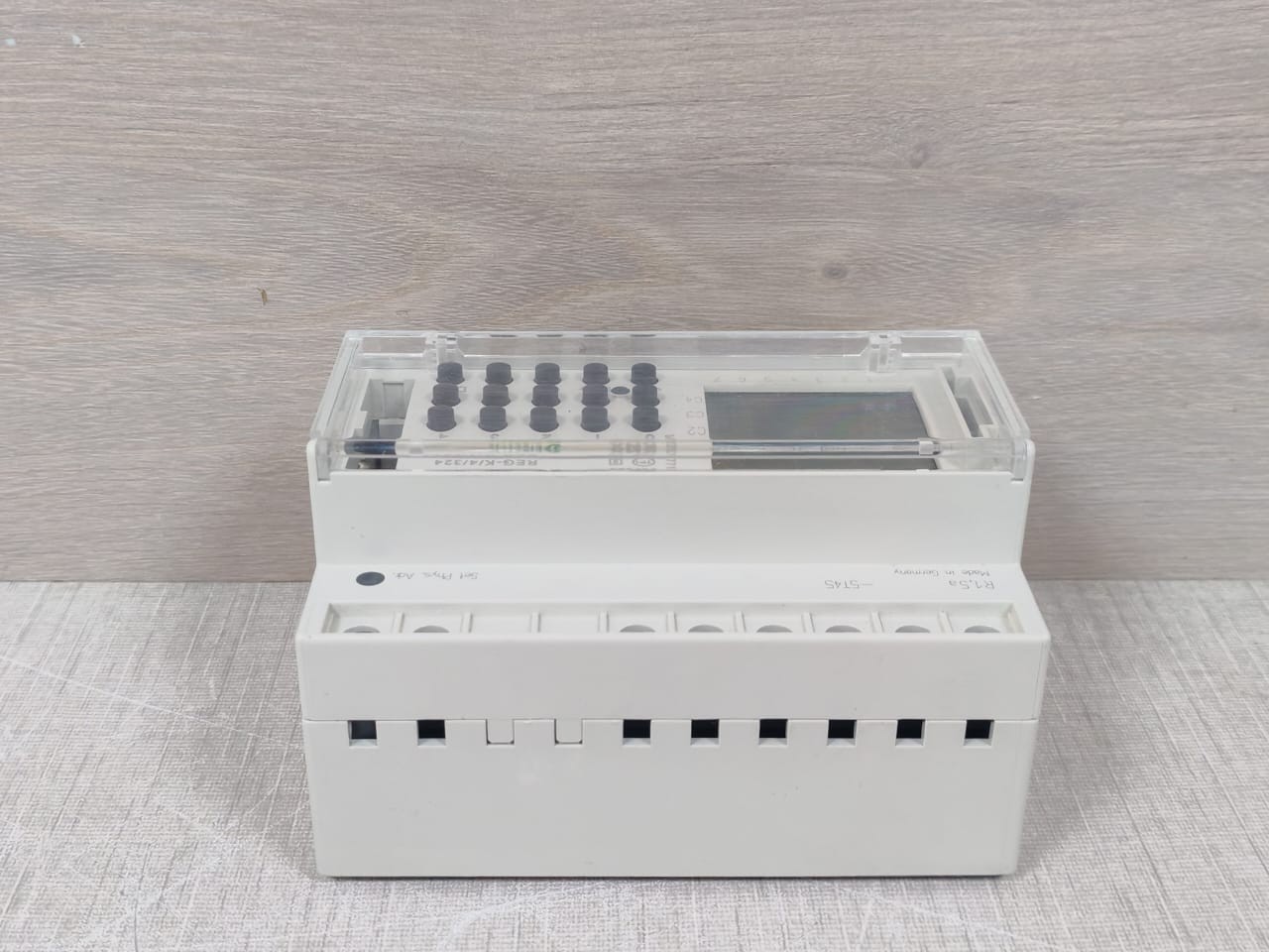 Schneider Electric MTN677129 Schneider Electric MTN677129 Season Timer REG-K/4/324 6