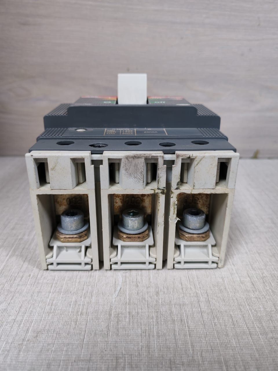 ABB T3N-250 ABB SACE TMAX T3N 250 BREAKER 8