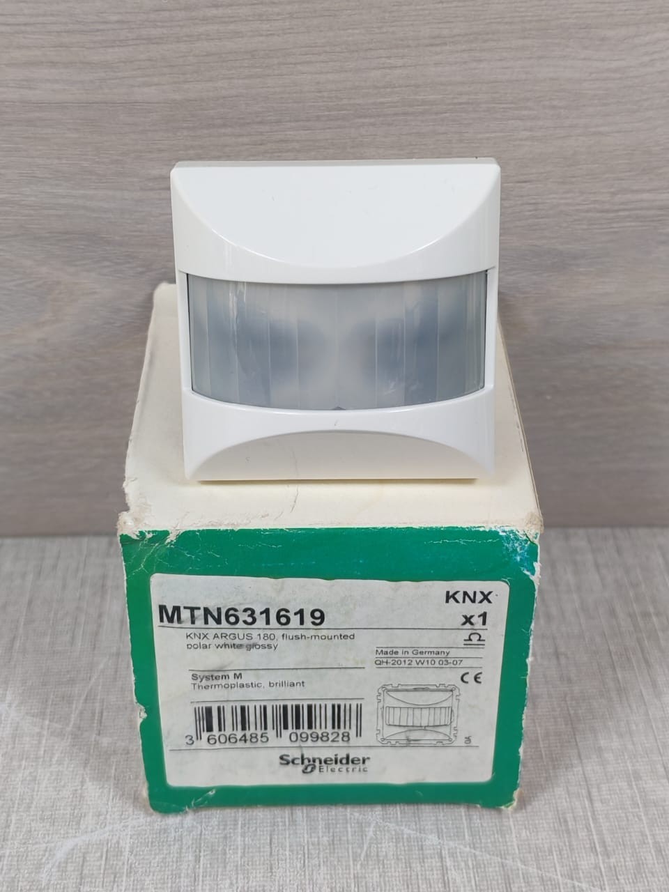 Schneider Electric ARGUS-180 Schneider Electric MTN631619 KNX ARGUS 180 Flush Mount Polar White Gloss 2