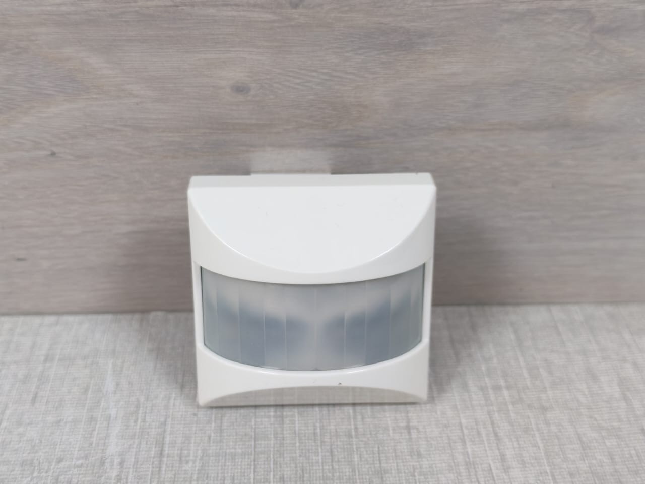 Schneider Electric ARGUS-180 Schneider Electric MTN631619 KNX ARGUS 180 Flush Mount Polar White Gloss 3