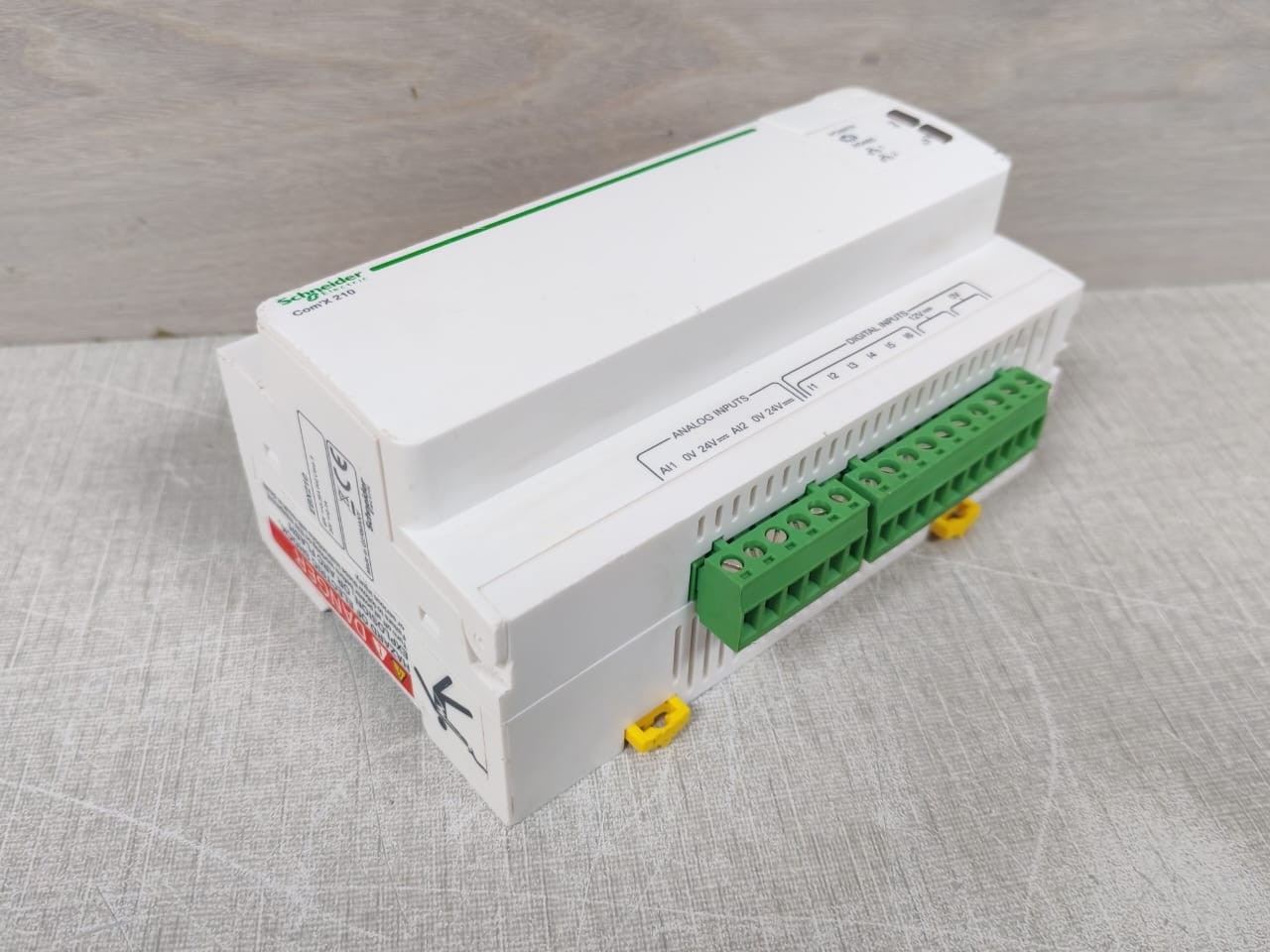 Schneider Electric EBX210 Schneider Electric Com'X 210 Ethernet Data Logger EBX210 9