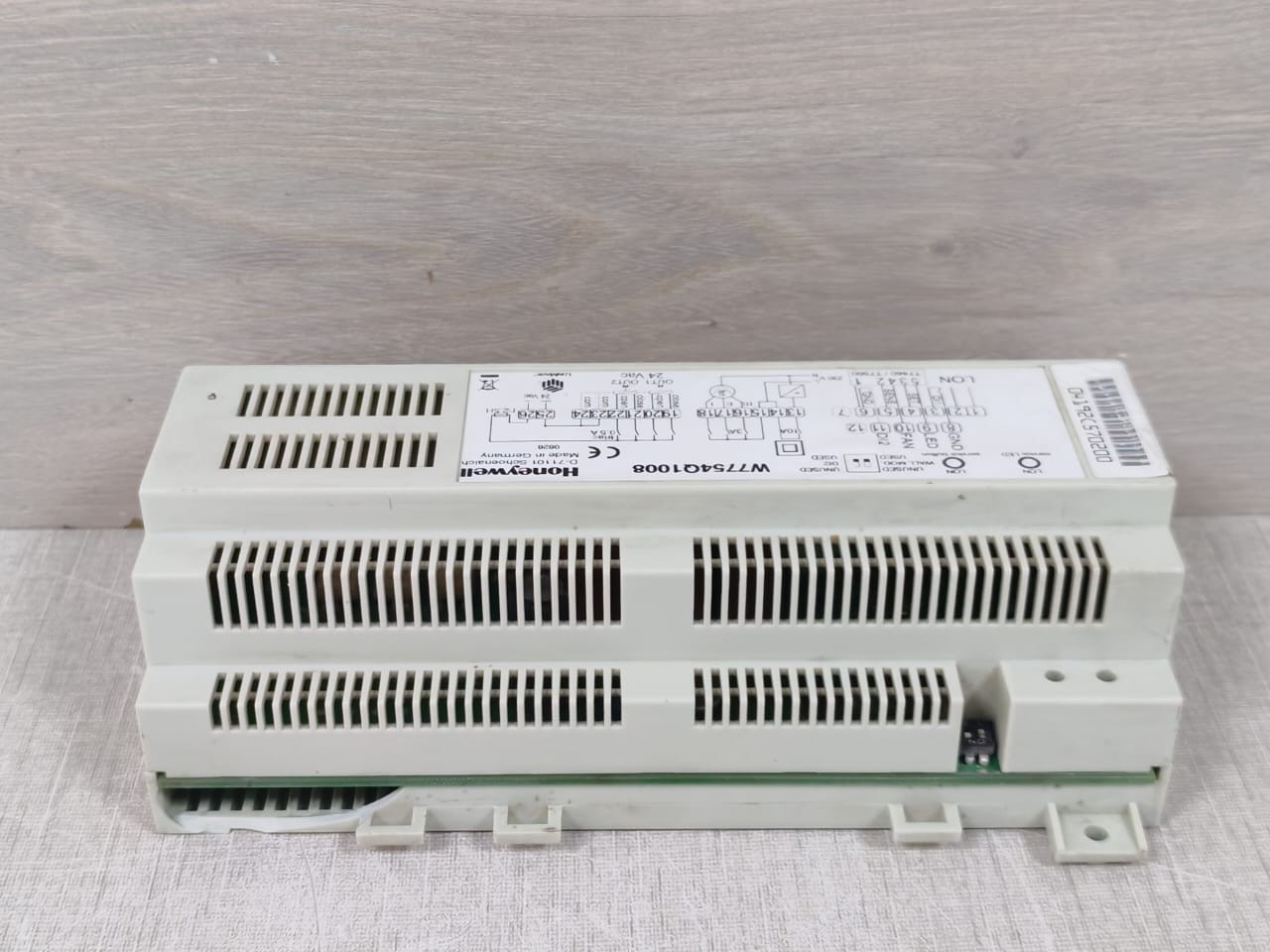 Honeywell W7754Q1008 Honeywell W7754Q1008 Fan Coil Controller 5