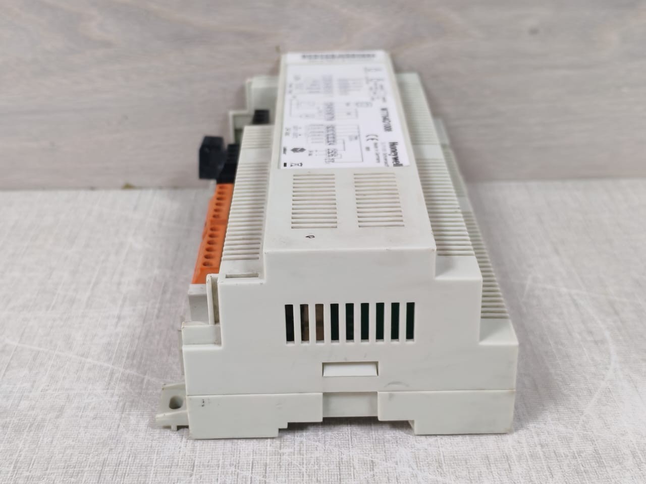Honeywell W7754Q1008 Honeywell W7754Q1008 Fan Coil Controller 7