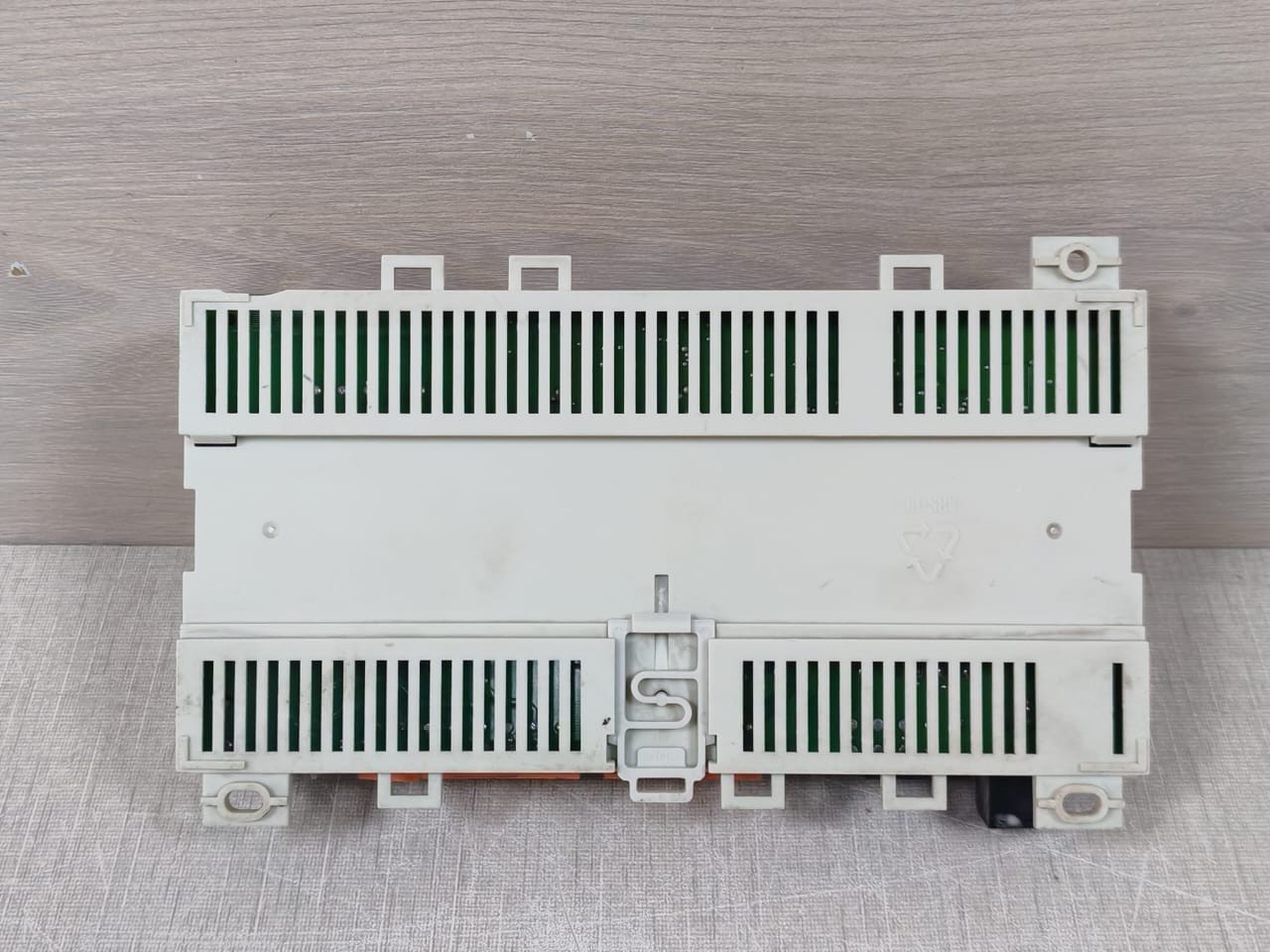 Honeywell W7754Q1008 Honeywell W7754Q1008 Fan Coil Controller 8
