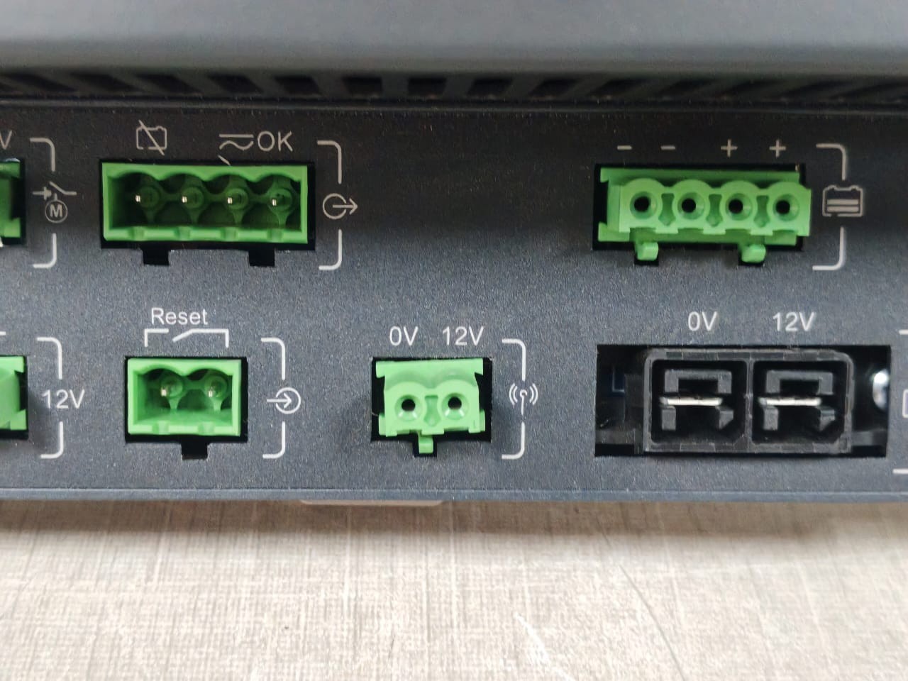 Schneider Electric PS50-24 Schneider Electric EMS58587 Easergy PS50-24 Power Supply 8