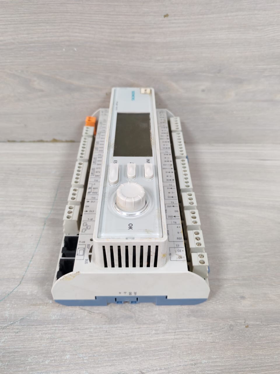 Siemens POL687.70/STD SIEMENS POL687.70/STD OS V9.22.00 Programmable Controller 24VAC 7