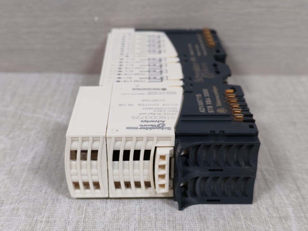 Schneider Electric RL-08 Schneider Electric STBDDI3725 Basic Digital Input Module STB PV:04SV:01.59 RL:08 7