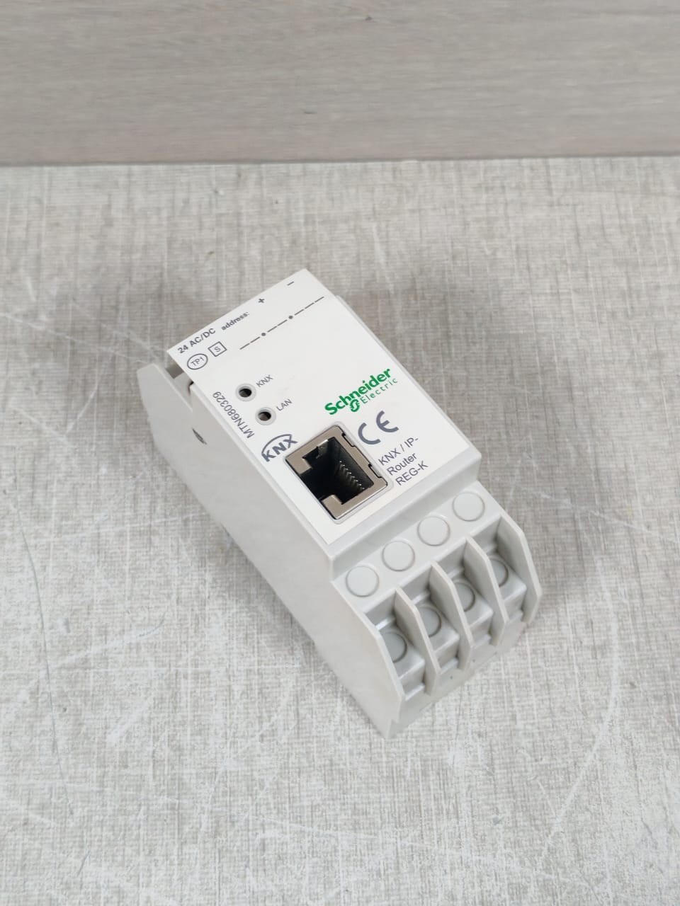 Schneider Electric MTN680329 SCHNEIDER ELECTRIC MTN680329 KNX/IP ROUTER REG-K LIGHT GREY 24V - WITH SCHMU 4