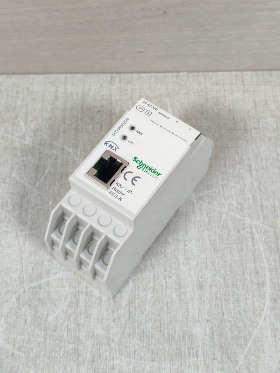 Schneider Electric MTN680329 SCHNEIDER ELECTRIC MTN680329 KNX/IP ROUTER REG-K LIGHT GREY 24V - WITH SCHMU 5
