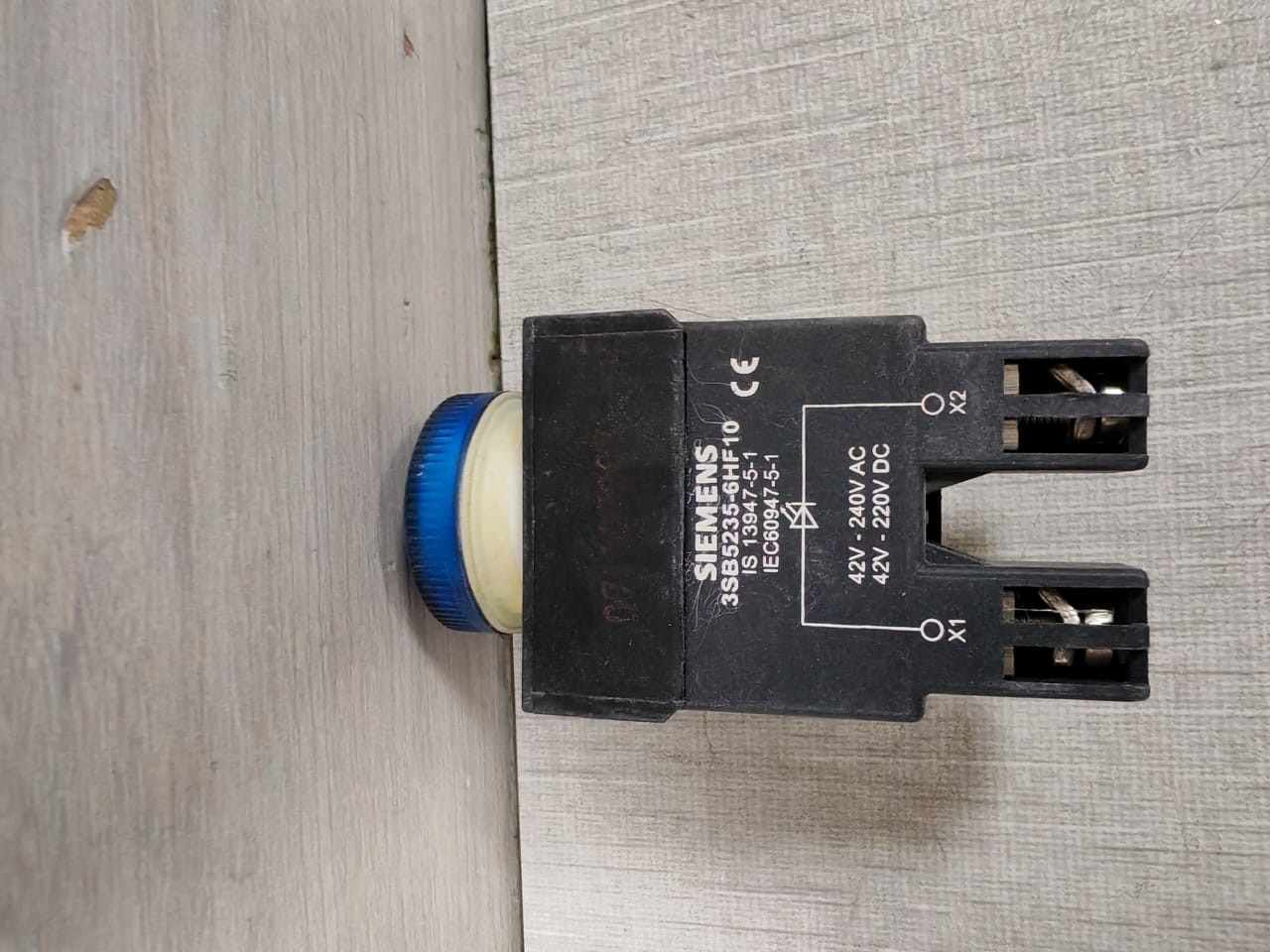 Siemens 3SB5235-6HF10 SIEMENS 3SB5235-6HF10 BLUE BROADBAND LED PILOT LIGHT 5
