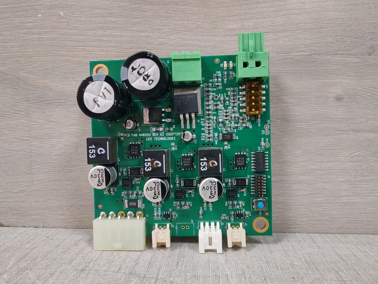 LIFE TECHNOLOGIES 4483131 REV A3 P/N 100030400 REV.B PCB BOARD