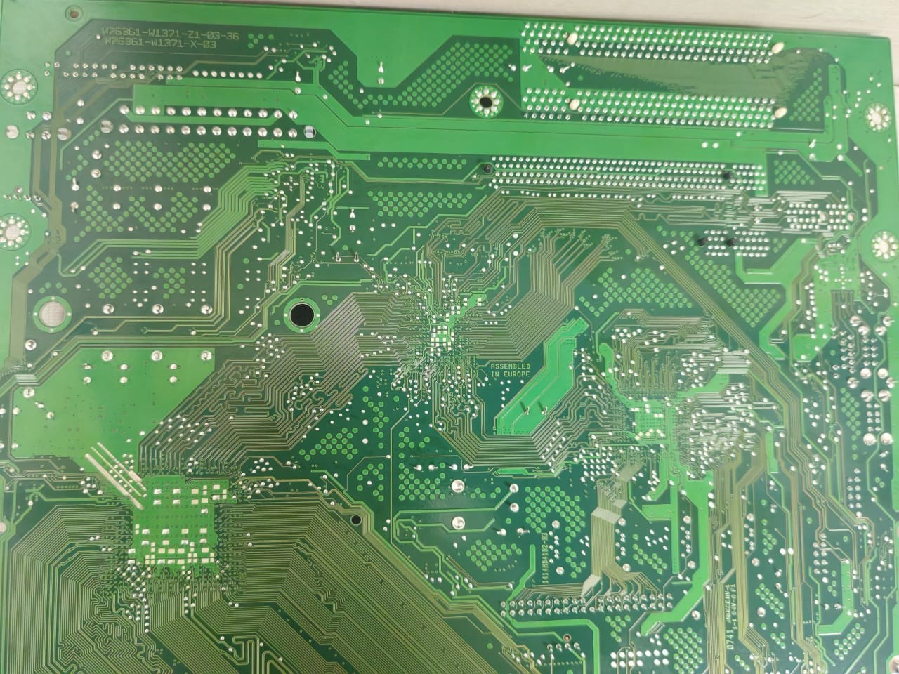 Siemens D2461-C12 FUJITSU-SIEMENS D2461-C12 GS 3 / W26361-W1371-Z2-03-36 MOTHERBOARD 8